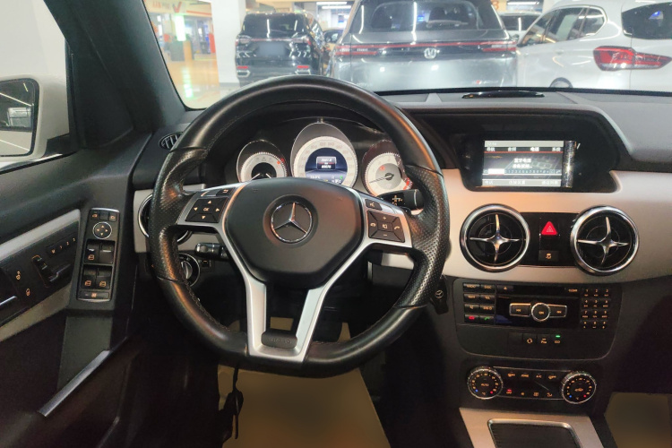 奔驰GLK级 2014款 GLK 200 标准型中控内饰13