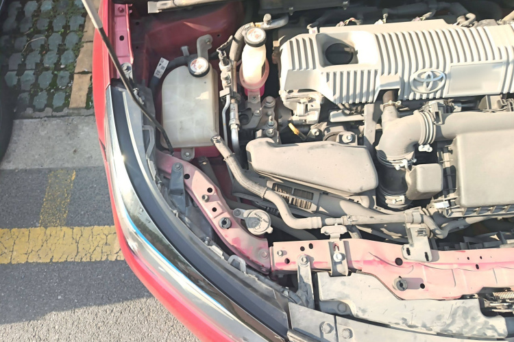 丰田 雷凌双擎E+ 2019款 1.8PH GS E-CVT精英天窗版局部细节9006