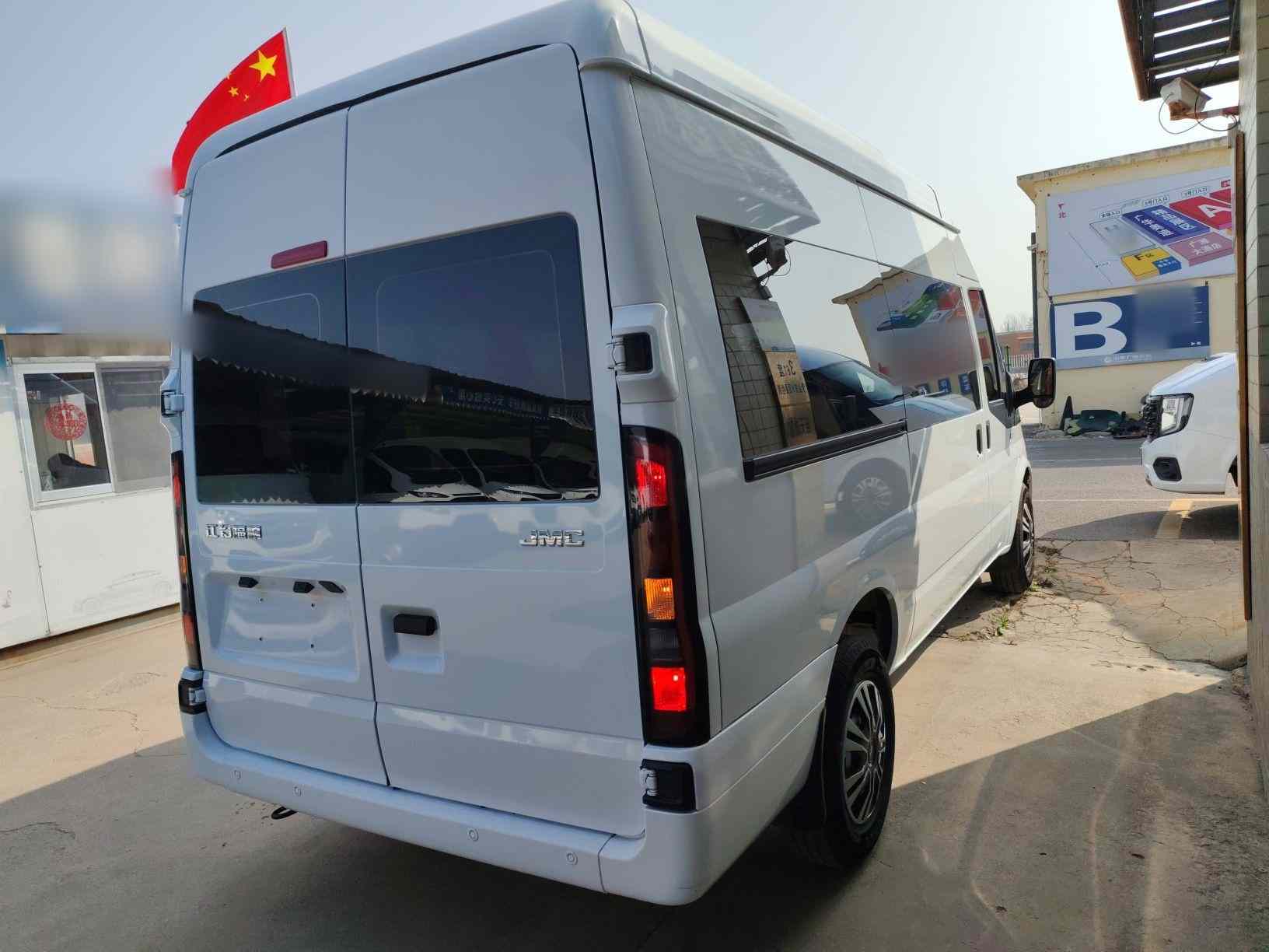 江铃福顺 2025款 2.0T 6MT柴油中轴中高顶商运型多功能乘用车7座(5)