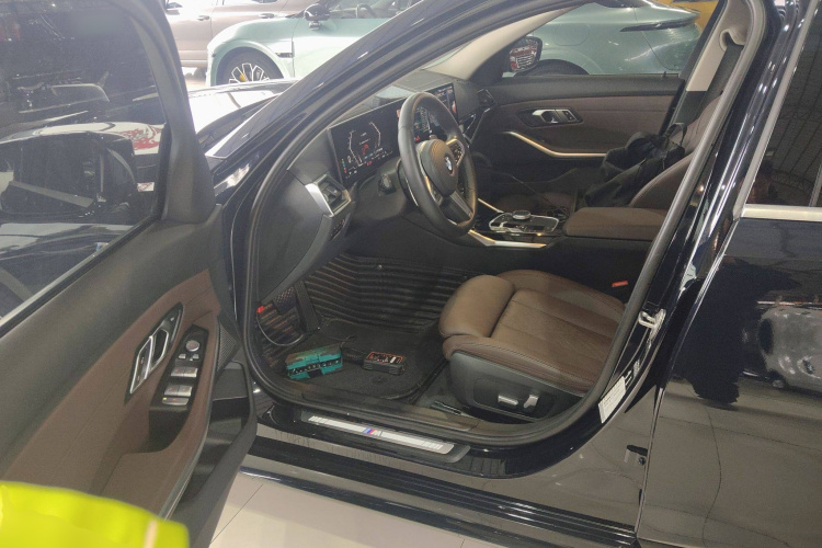 宝马3系 2023款 320Li M运动套装中控内饰7003