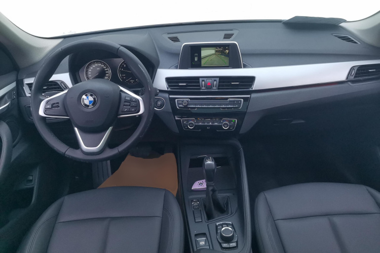 宝马X1 2019款 sDrive18Li 时尚型中控内饰12