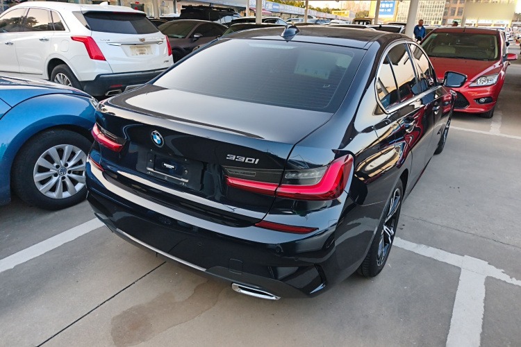 宝马3系 2022款 325i M运动套装车身外观7