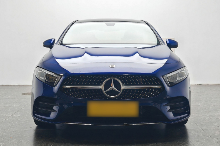 奔驰A级 2021款 A 200 L 运动轿车时尚型车身外观2