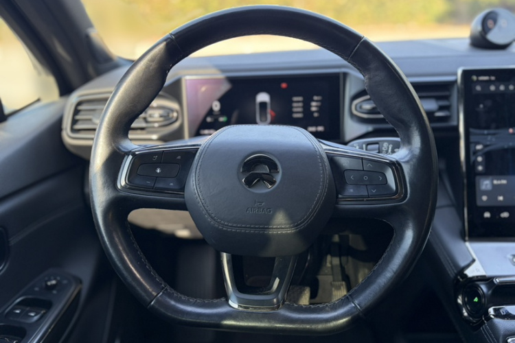 蔚来ES6 2019款 420KM 运动版中控内饰7002