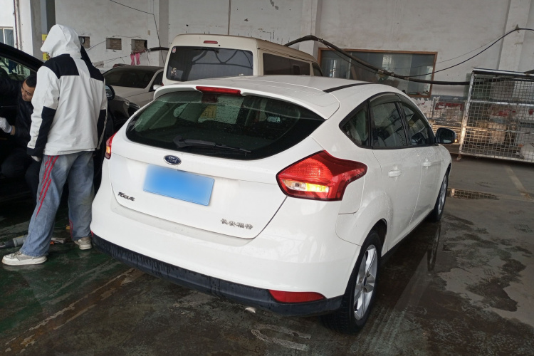 福特 福克斯 2017款 两厢 1.6L 自动舒适型智行版车身外观7