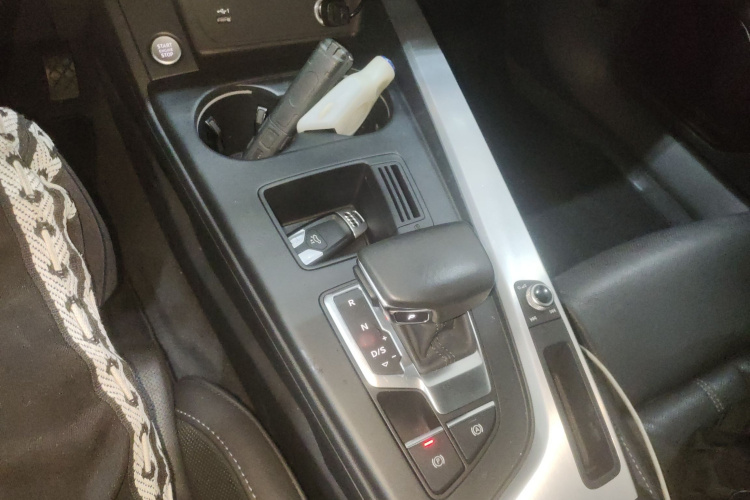 奥迪A4L 2020款 40 TFSI 时尚动感型局部细节18