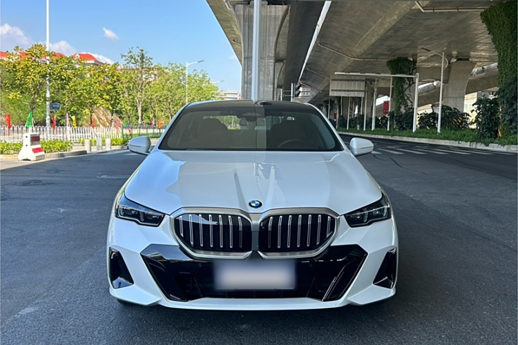 宝马5系 2025款 530Li 领先型 M运动套装车身外观6001