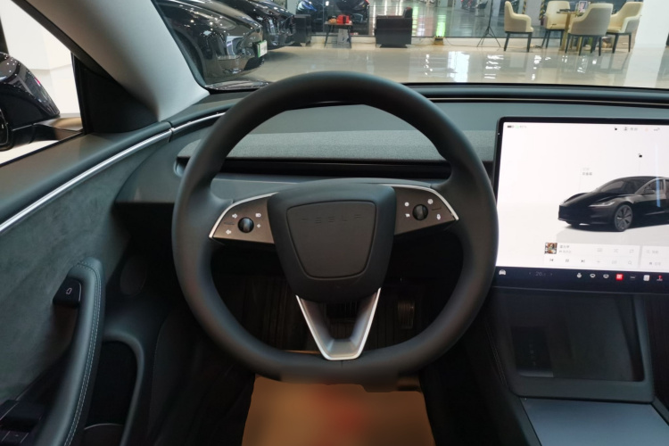 特斯拉 Model 3 2023款 长续航全轮驱动版中控内饰13