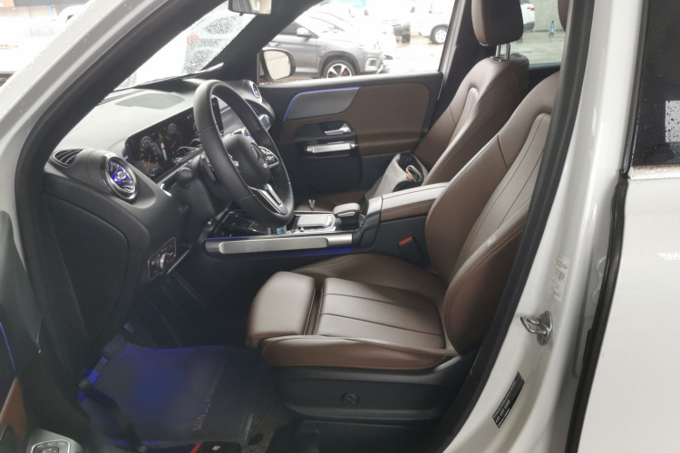 奔驰GLB 2020款 改款 GLB 200 动感型中控内饰19