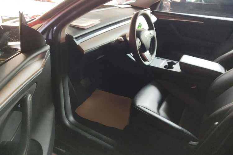 特斯拉 Model Y 2021款 长续航全轮驱动版中控内饰7003