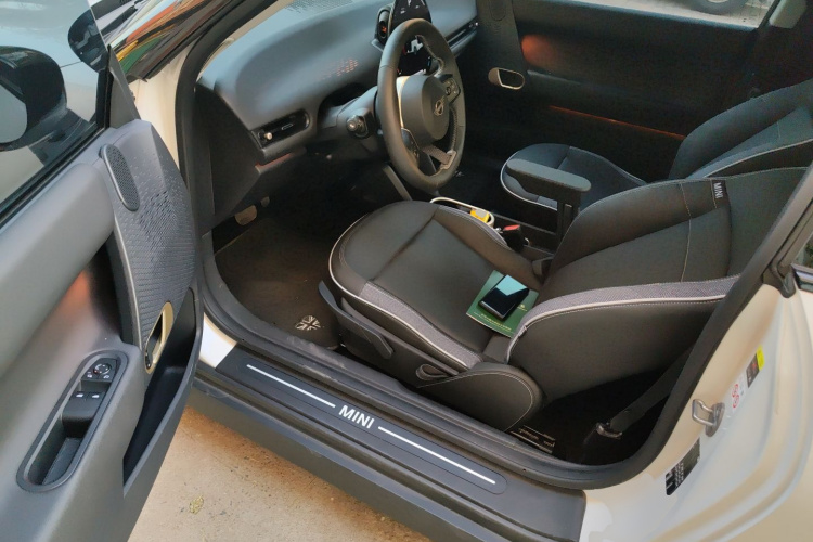 电动MINI COOPER 2024款 456km COOPER E 经典派中控内饰20