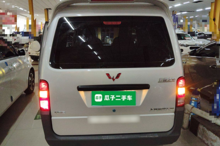 五菱汽车 五菱之光 2023款 1.5L 实用型 5/7座车身外观6