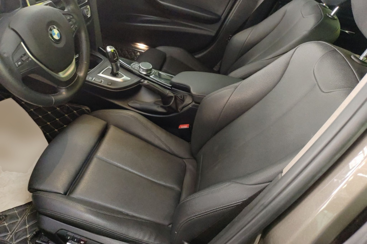 宝马3系 2019款 320Li 时尚型中控内饰19