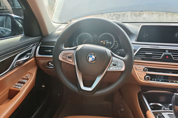 宝马7系 2017款 730Li 领先型中控内饰13