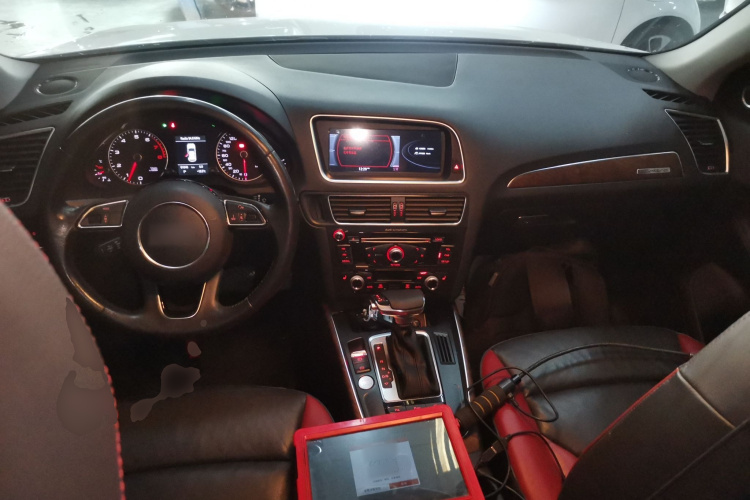 奥迪Q5 2017款 Plus 40 TFSI 技术型中控内饰7002