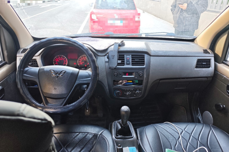 五菱汽车 五菱荣光S 2023款 1.5L 基本型 5/7座中控内饰12