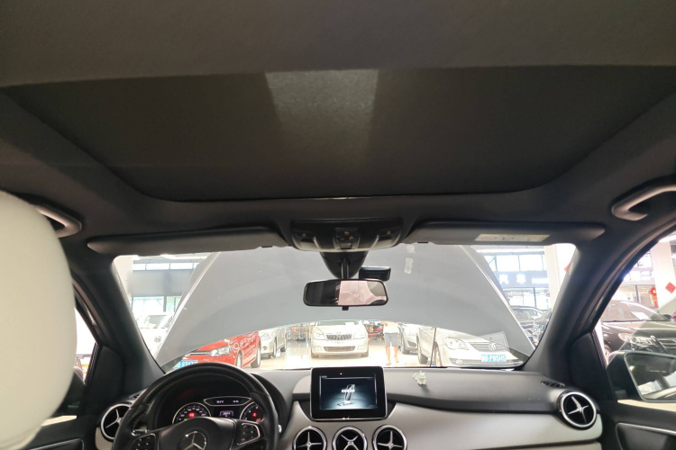 奔驰B级 2015款 B 200 动感型中控内饰22