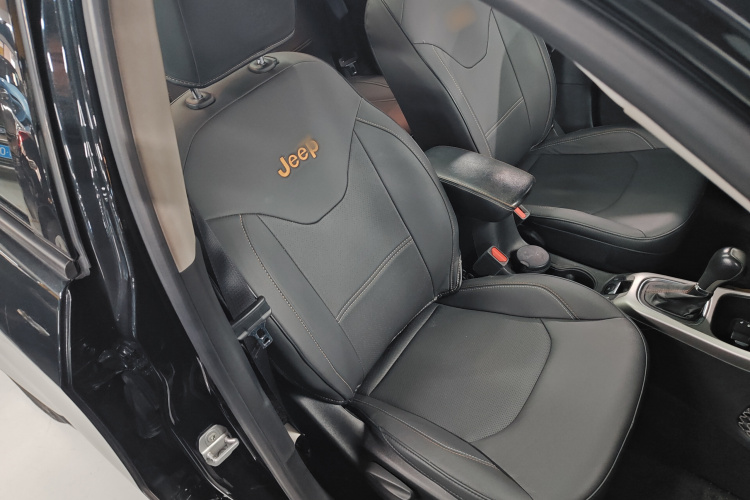 Jeep 指南者 2017款 200T 自动家享版局部细节41