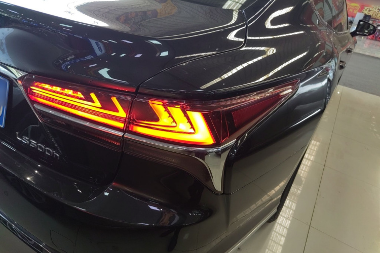 雷克萨斯LS 2020款 500h 卓越版 国VI车身外观6001