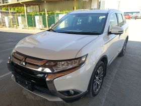 三菱 欧蓝德 2016款 2.4L 四驱尊贵版 7座