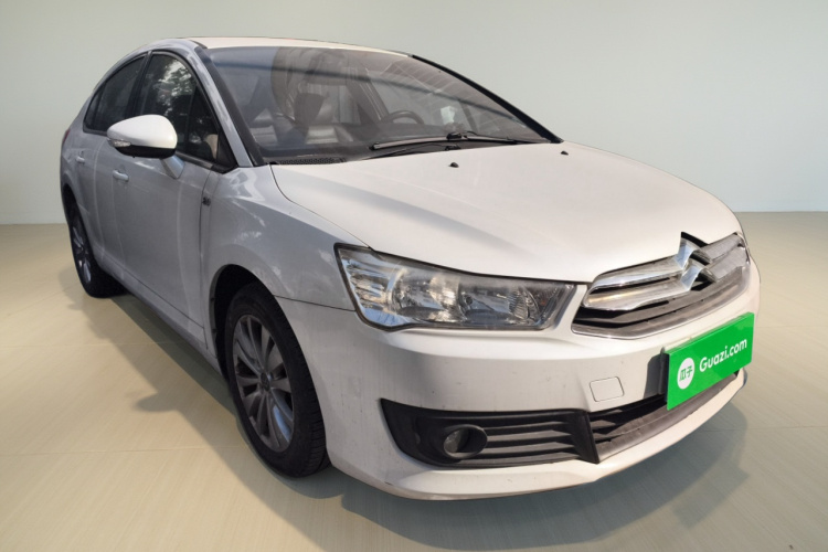 雪铁龙 世嘉 2013款 三厢 2.0L 自动品悦型车身外观3