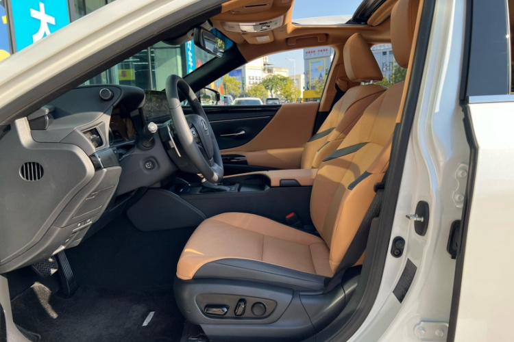 雷克萨斯ES 2022款 200 卓越版中控内饰7007