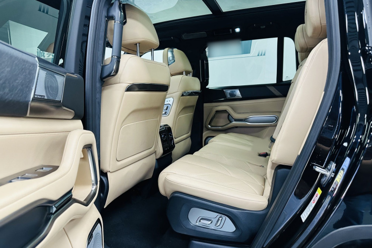 方程豹 豹8 2025款 智勇旗舰版 7座中控内饰7002