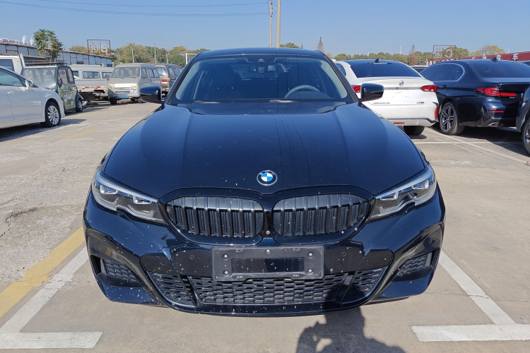 宝马3系 2020款 改款 325i M运动曜夜套装车身外观2