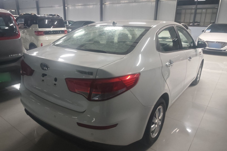 起亚K2 2015款 三厢 1.4L MT GLS车身外观7