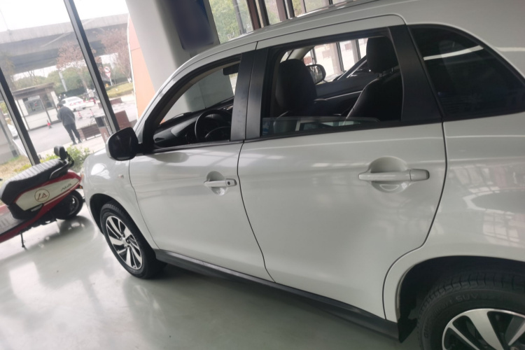 三菱 劲炫ASX 2016款 1.6L 手动两驱进取版车身外观4