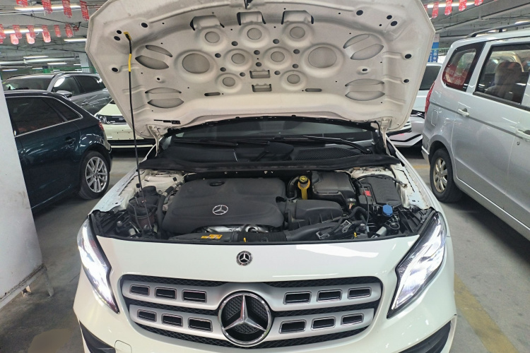 奔驰GLA 2019款 GLA 200 时尚型机舱底盘24