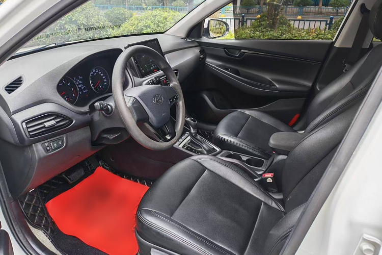 现代 悦动 2018款 1.6L 自动悦目版GL 国VI中控内饰7004