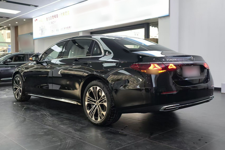 奔驰E级新能源 2024款 E 350 e L 插电式混合动力运动轿车车身外观6005