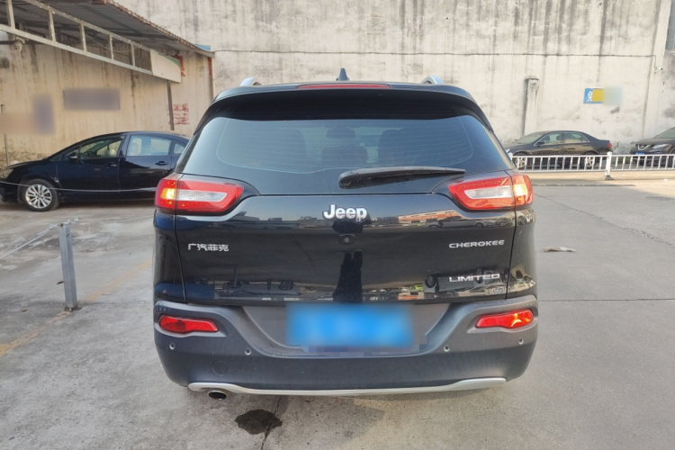 Jeep 自由光 2017款 2.0L 优越版车身外观6