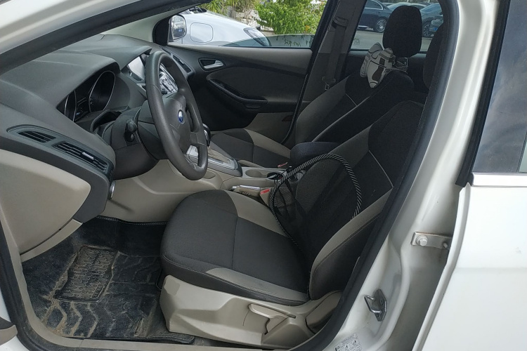 福特 福克斯 2012款 三厢 1.6L 自动舒适型中控内饰19