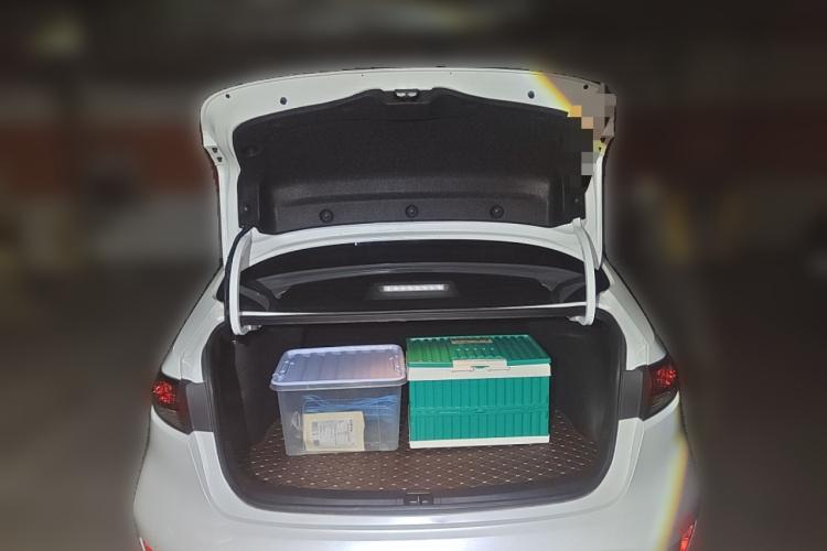 丰田 凌尚 2023款 2.0L 豪华版中控内饰23