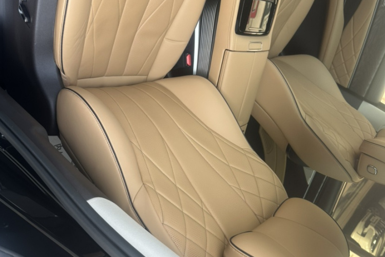 腾势D9 2024款 DM-i 980 四驱尊贵型中控内饰7009