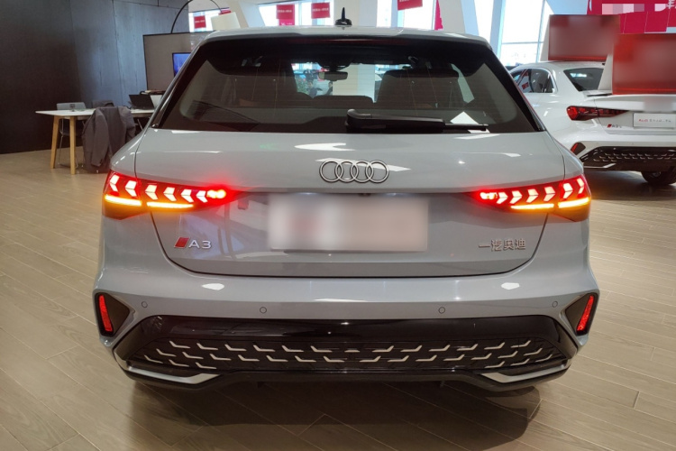 奥迪A3 2025款 Sportback 35TFSI 飞驰尊享型车身外观6004