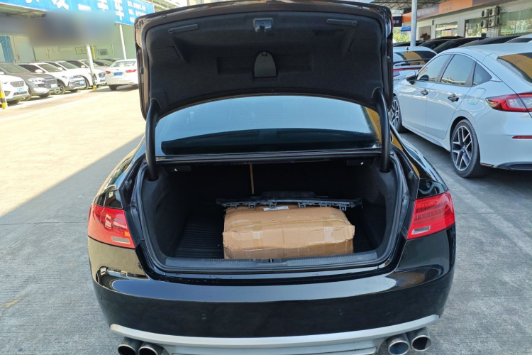 奥迪A5 2014款 Coupe 45 TFSI机舱底盘23