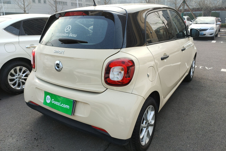 smart forfour 2016款 1.0L 52千瓦灵动版车身外观7