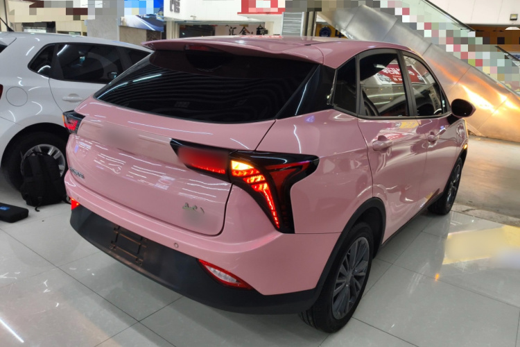 哪吒汽车 哪吒V 2021款 魔女版车身外观7