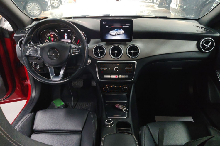 奔驰CLA 2018款 CLA 200 时尚型中控内饰12