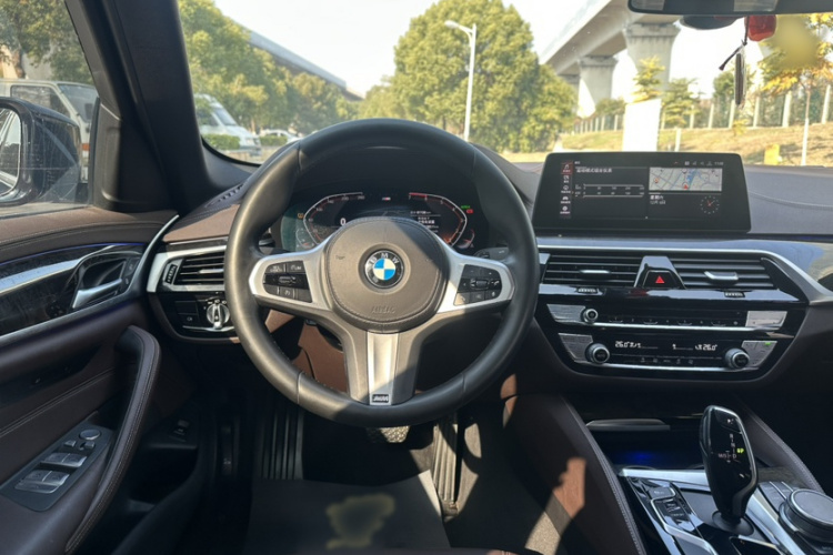 宝马5系 2020款 525Li M运动套装中控内饰7009