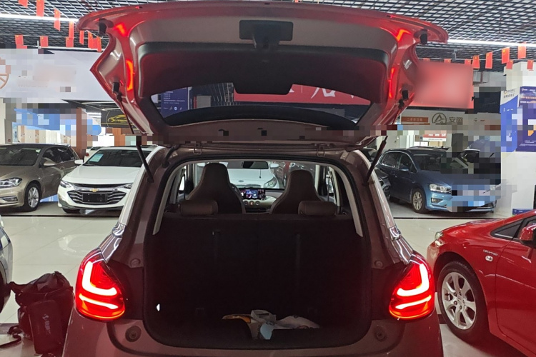 五菱汽车 五菱缤果 2023款 333km 灵犀互联款中控内饰23