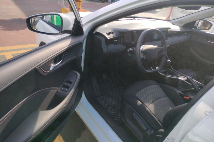 荣威i5 2023款 1.5L 手动舒享版中控内饰20