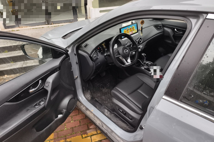 日产 奇骏 2025款 荣誉 2.0L 两驱领先版中控内饰20