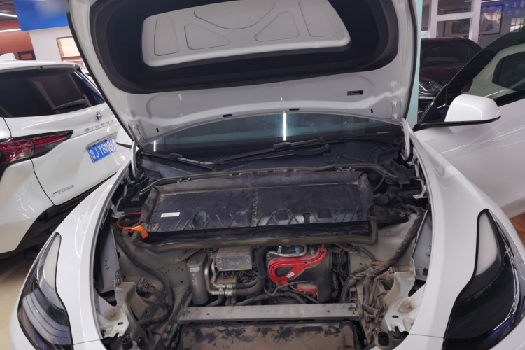 特斯拉 Model Y 2022款 长续航全轮驱动版局部细节24