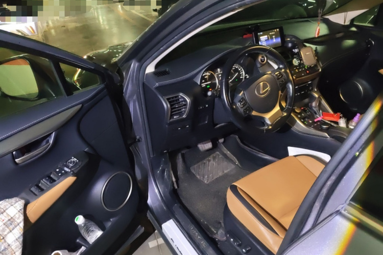 雷克萨斯NX 2015款 300h 前驱 锋尚版中控内饰7003