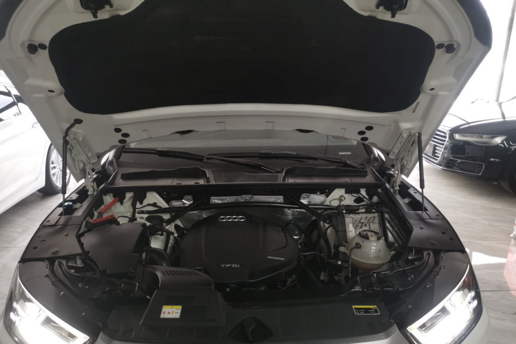 奥迪Q5L 2020款 45 TFSI 尊享时尚型机舱底盘24