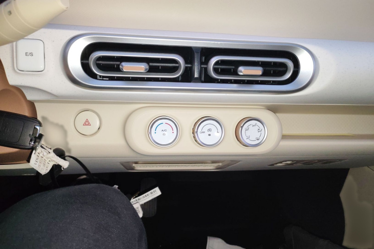 五菱汽车 宏光MINIEV 2024款 第三代 215km 青春版局部细节16